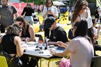 On 14 May 2022, Hochschule Düsseldorf – University of Applied Sciences (HSD) could finally celebrate its 50th anniversary – and the response exceeded everything all organisers had hoped for: Several thousand people came to celebrate during the day and well into the night, creating a unique atmosphere on campus and enjoying wonderful weather.